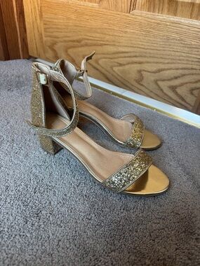 Illude Jasmine Gold Glitter Block Heel Ankle Strap Sandals SIZE 9 Dressy Party